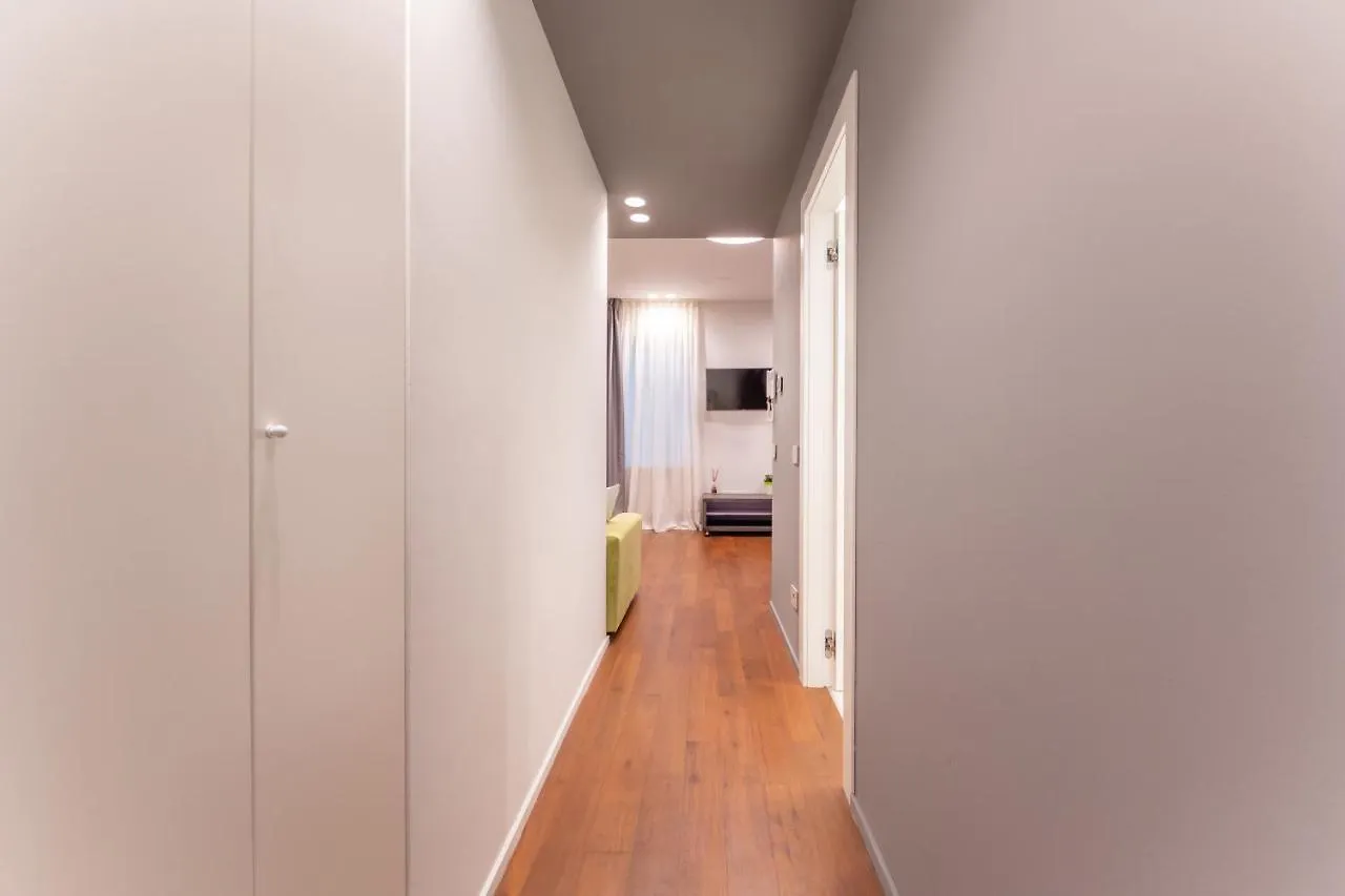 We Home - Broletto Boutique Milán 0*,