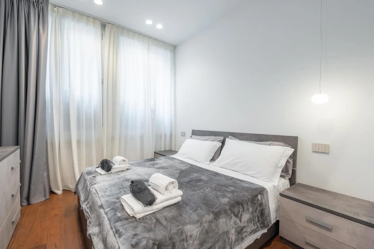 We Home - Broletto Boutique Milán 0*,  Italia