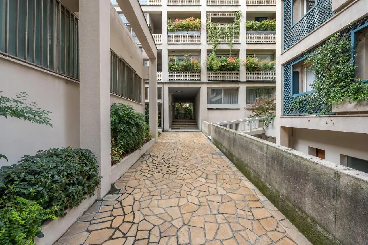 We Home - Broletto Boutique Milan Apartment