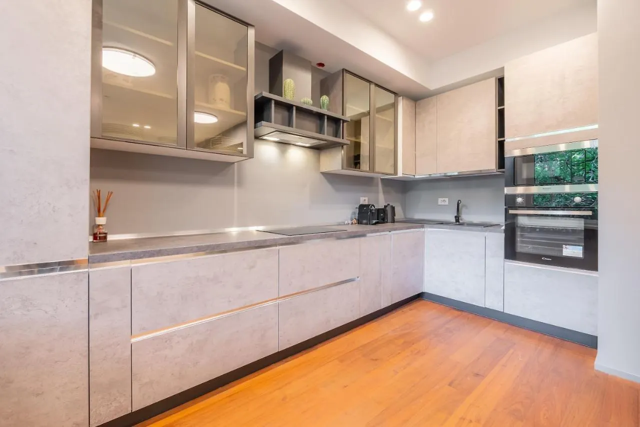 We Home - Broletto Boutique Milan Apartment