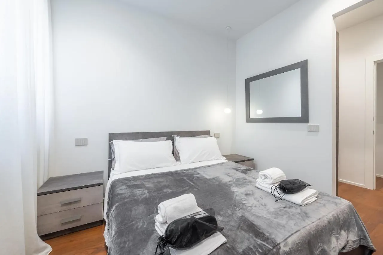 Apartment We Home - Broletto Boutique Milan
